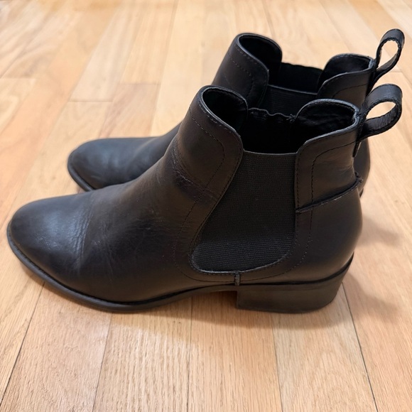 Steve Madden Dicey Black Leather Ankle Booties Size 8 - Picture 2 of 8